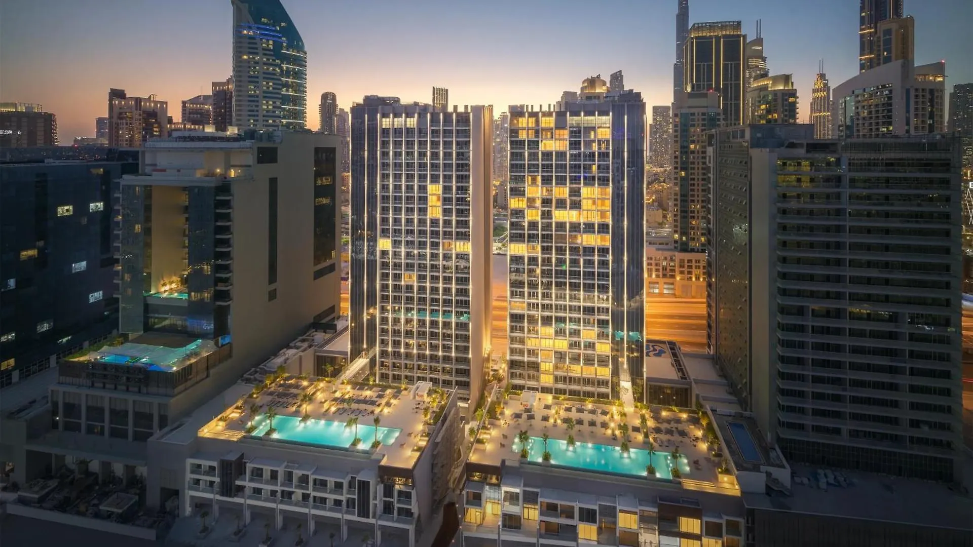 Luxurious New Studio! 2 Double Beds! Sleek Design & High-End Amenities In Dubai Downtown