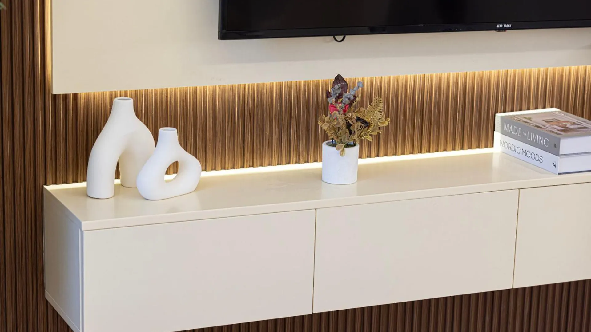 Apartment Luxurious New Studio! 2 Double Beds! Sleek Design & High-End Amenities In Dubai Downtown