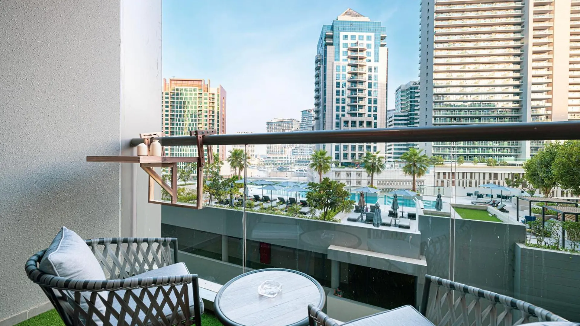 Luxurious New Studio! 2 Double Beds! Sleek Design & High-End Amenities In Dubai Downtown Apartment