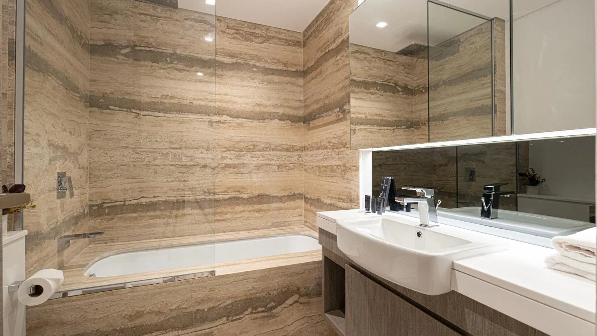 Luxurious New Studio! 2 Double Beds! Sleek Design & High-End Amenities In Dubai Downtown United Arab Emirates