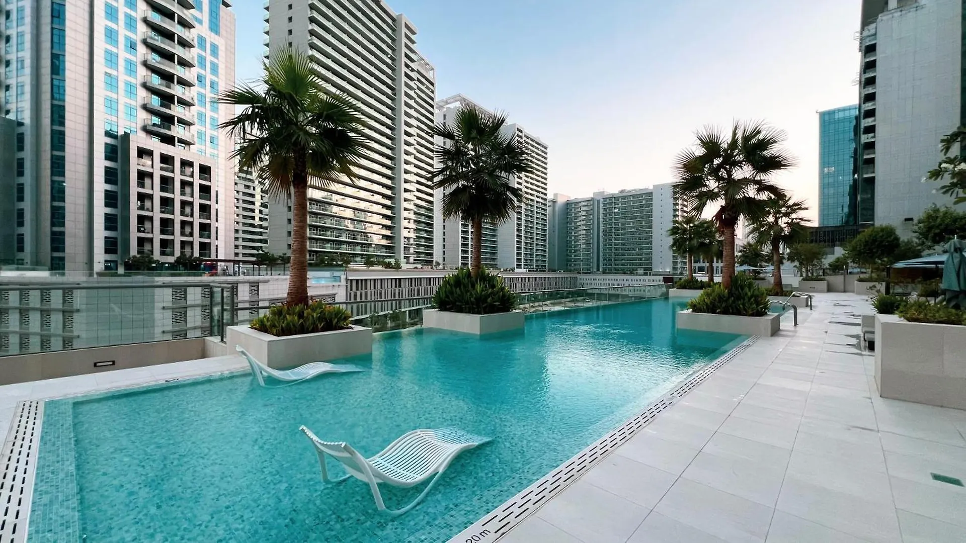 Luxurious New Studio! 2 Double Beds! Sleek Design & High-End Amenities In Dubai Downtown Apartment