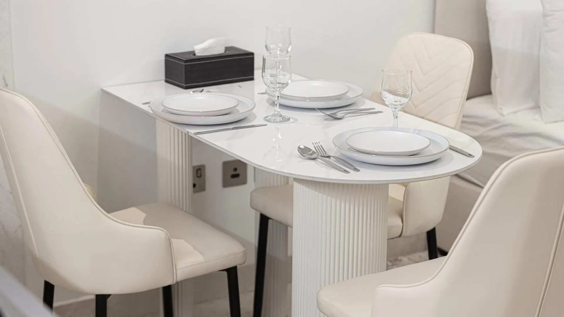 Luxurious New Studio! 2 Double Beds! Sleek Design & High-End Amenities In Dubai Downtown 0*,  United Arab Emirates