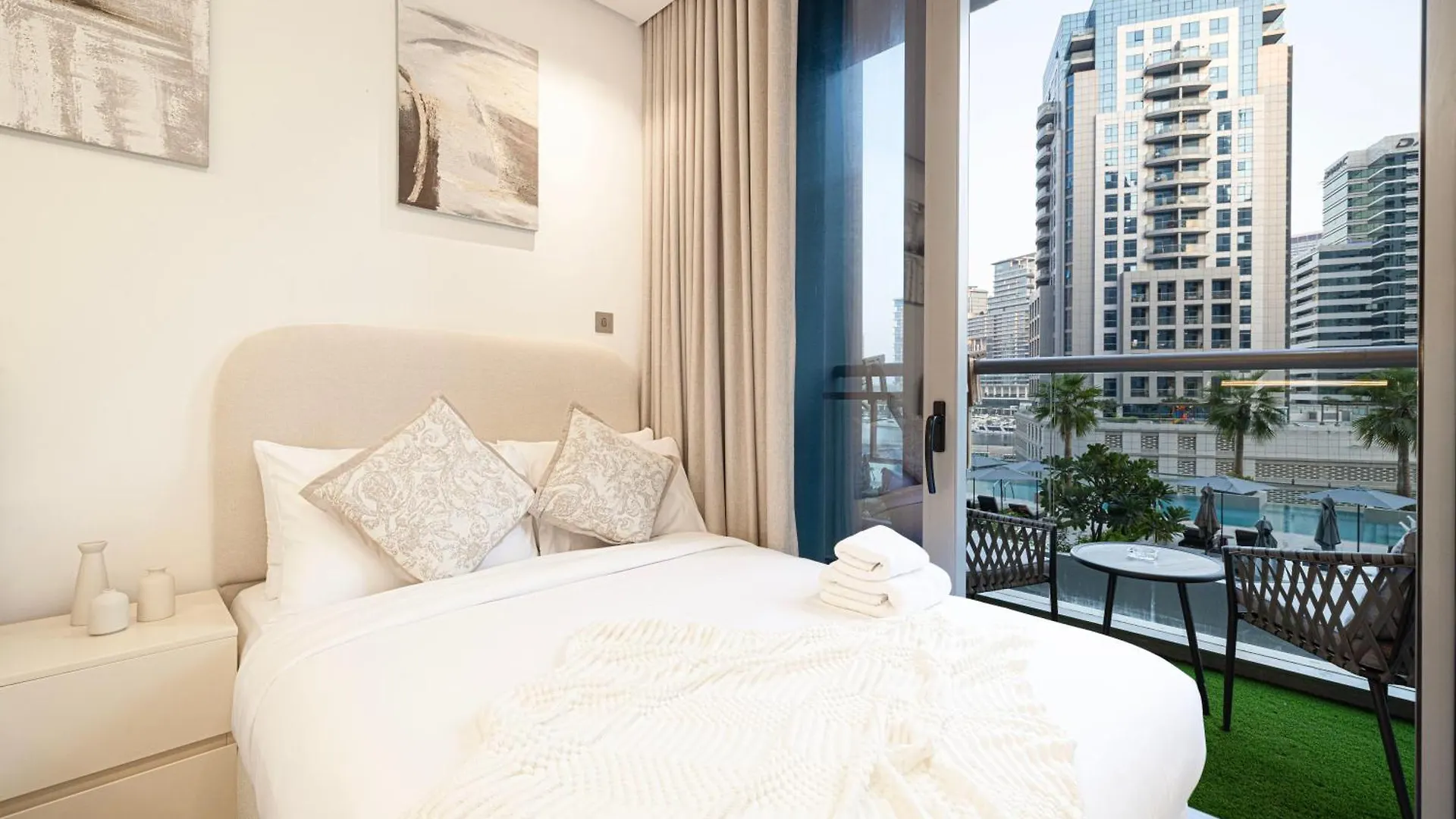 Luxurious New Studio! 2 Double Beds! Sleek Design & High-End Amenities In Dubai Downtown 0*,  United Arab Emirates