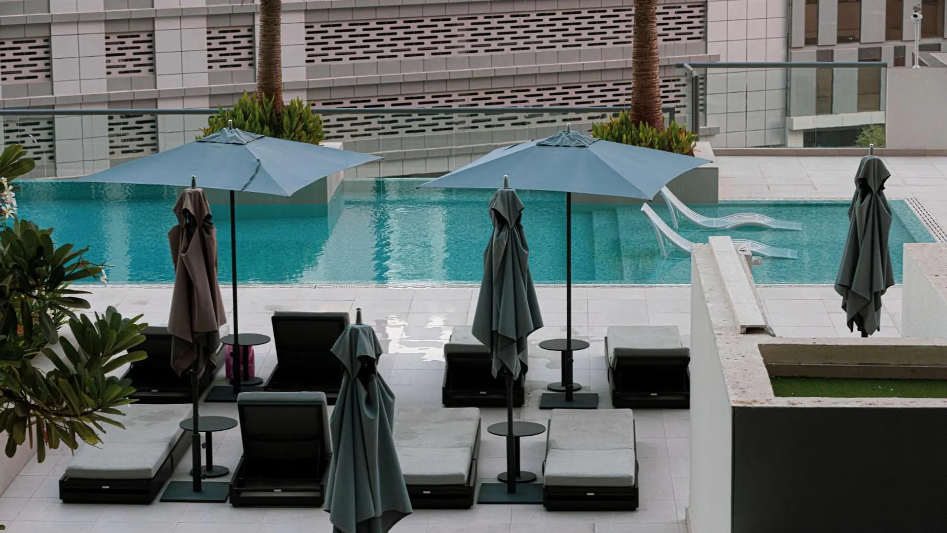 Luxurious New Studio! 2 Double Beds! Sleek Design & High-End Amenities In Dubai Downtown Apartment