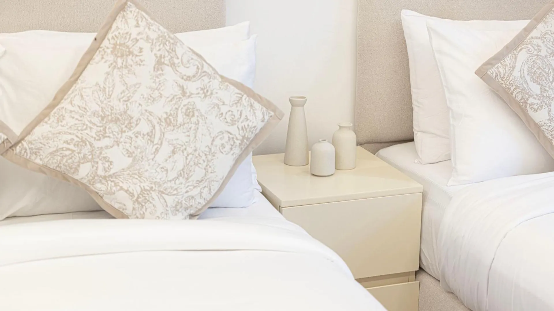 Luxurious New Studio! 2 Double Beds! Sleek Design & High-End Amenities In Dubai Downtown 0*,