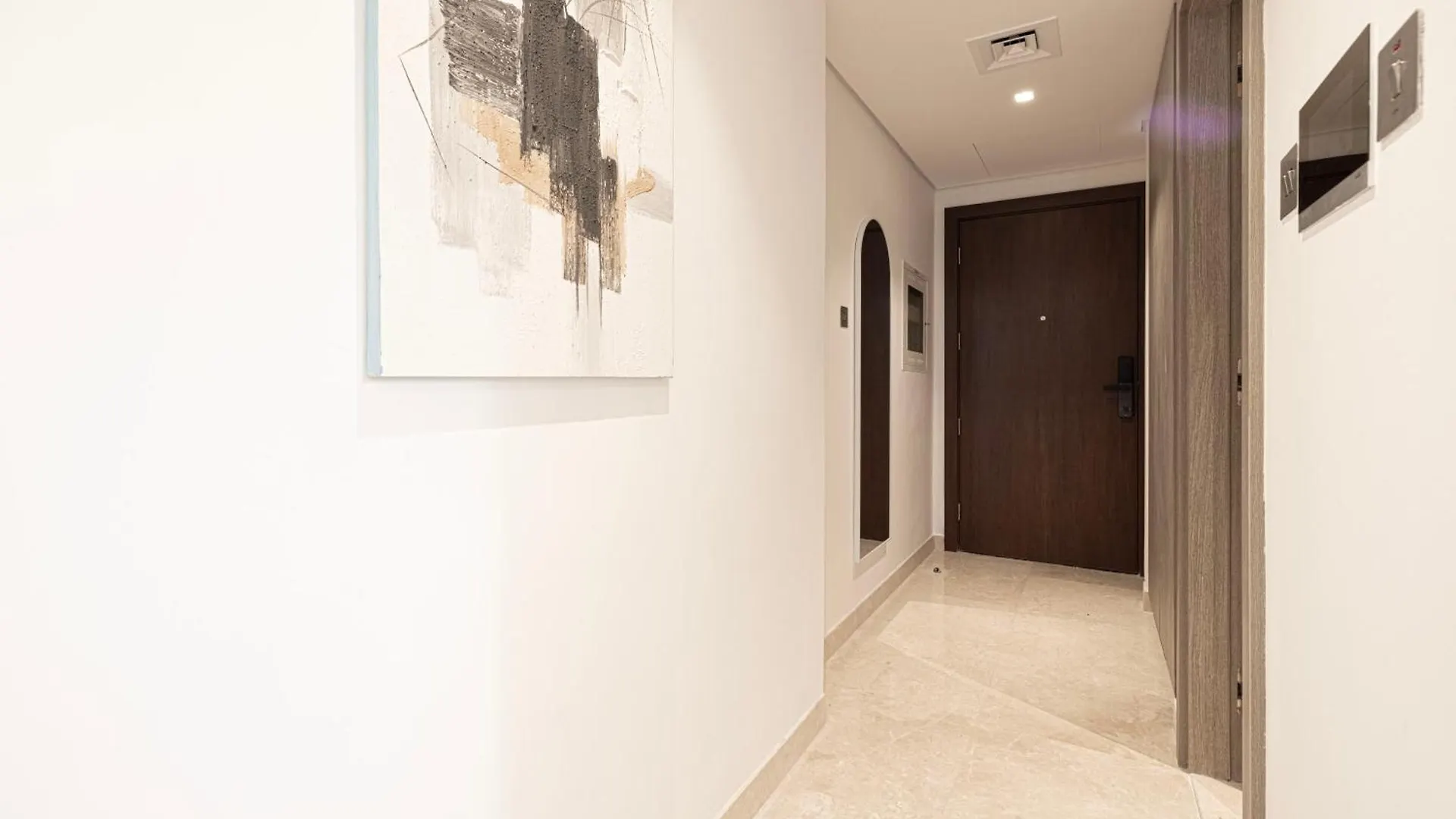 Luxurious New Studio! 2 Double Beds! Sleek Design & High-End Amenities In Dubai Downtown