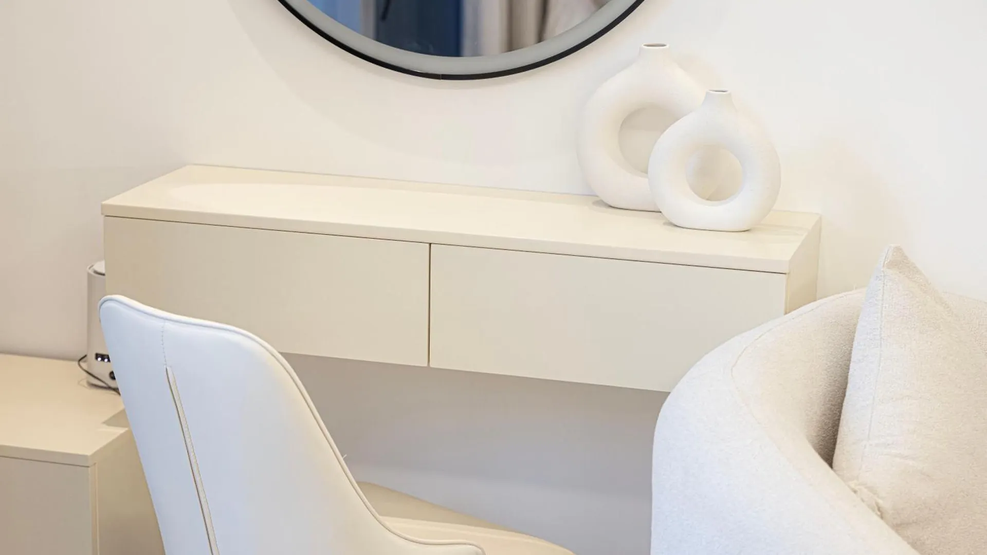 Luxurious New Studio! 2 Double Beds! Sleek Design & High-End Amenities In Dubai Downtown